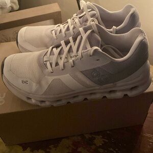 On Cloud cloudrunner women’s size 7.5